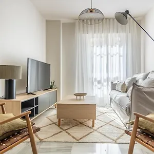 Amplisimo De Diseno Nuevo En El Corazon De Triana, Parking Included Apartment Seville